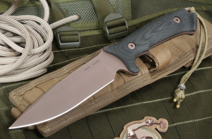 Нож с фиксированным клинком Spartan Blades Harsey Difensa, сталь CPM-S35VN Flat Dark Earth, рукоять черная микарта, чехол песочный